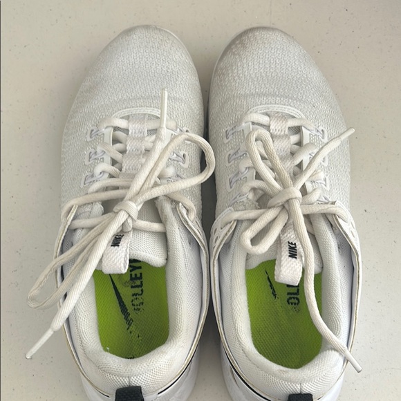 Nike White Volleyball Shoes - Picture 1 of 6